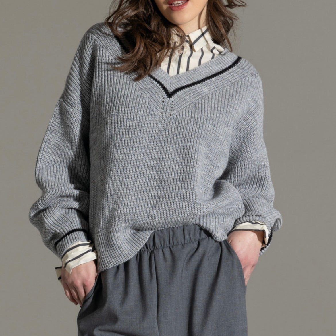 MAGLIA SCOLLO A V LEA SWANN
